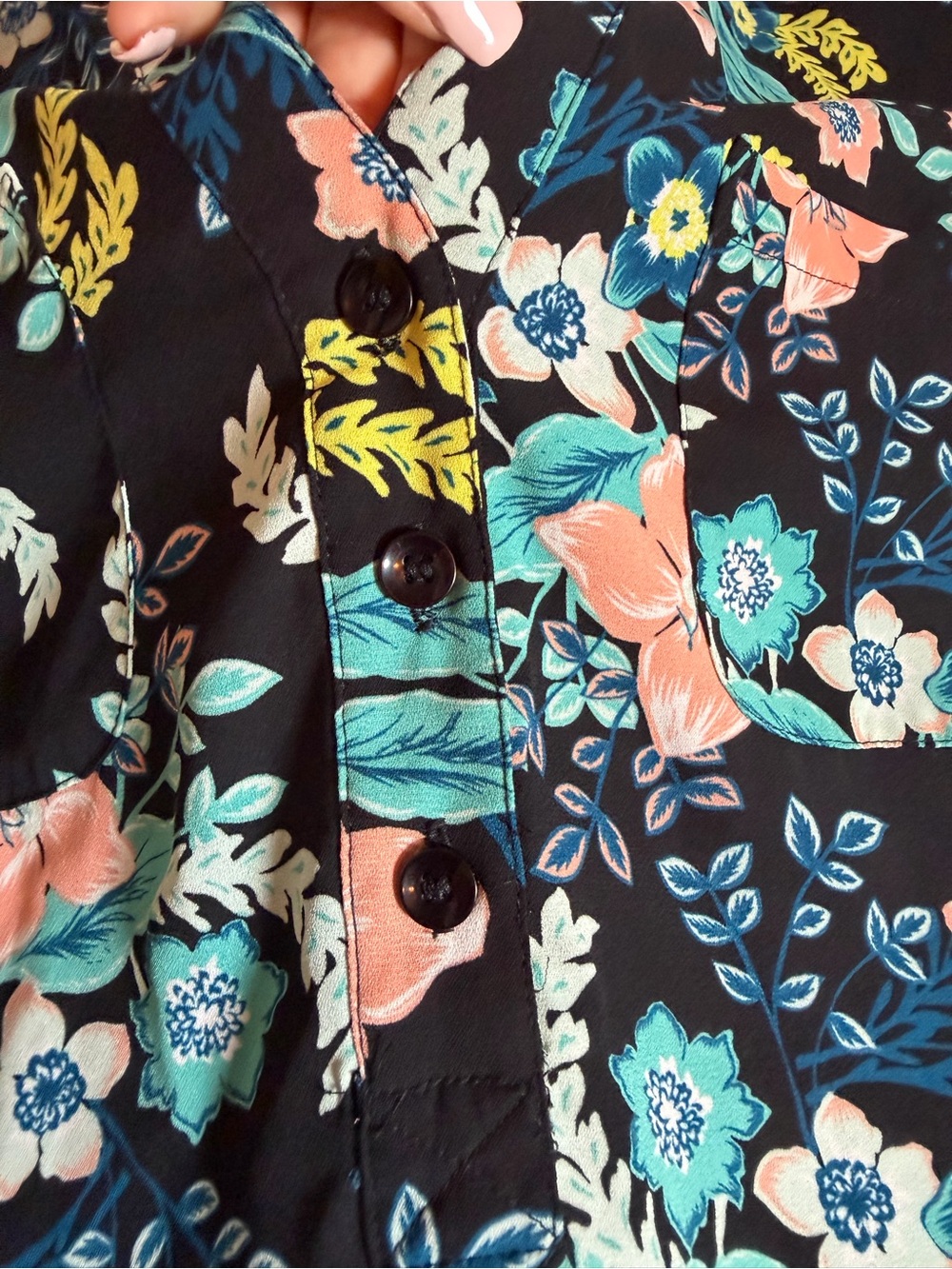 New York & Company Women’s Large Black Floral V-Neck Blouse Short Sleeve - Picture 7 of 11